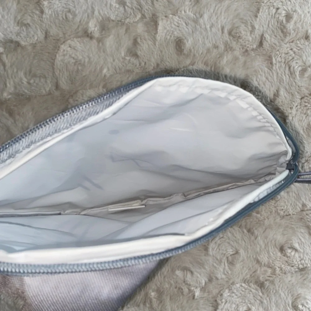 Shark Cooler Bag Wristlet - Picture 3 of 6